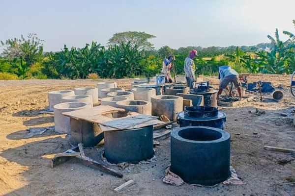 Cetak_Beton_Precast_Di_Lokasi_Proyek_Kualitas_K-225_Surabaya
