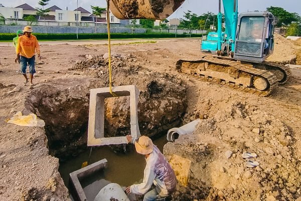 Manhole_Precast_ERKA_Kontraktor_Bak_Kontrol_Saluran_Tertutup_Cara_Baru_Memastikan_Level_Pipa